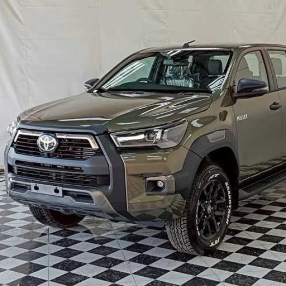 Used for Toyota Hilux 4x4 Pickup Diesel/Petrol RHD/LHD Automatic Gearbox Turbo Engine Leather Seats Dark Interior R16 Tires RWD