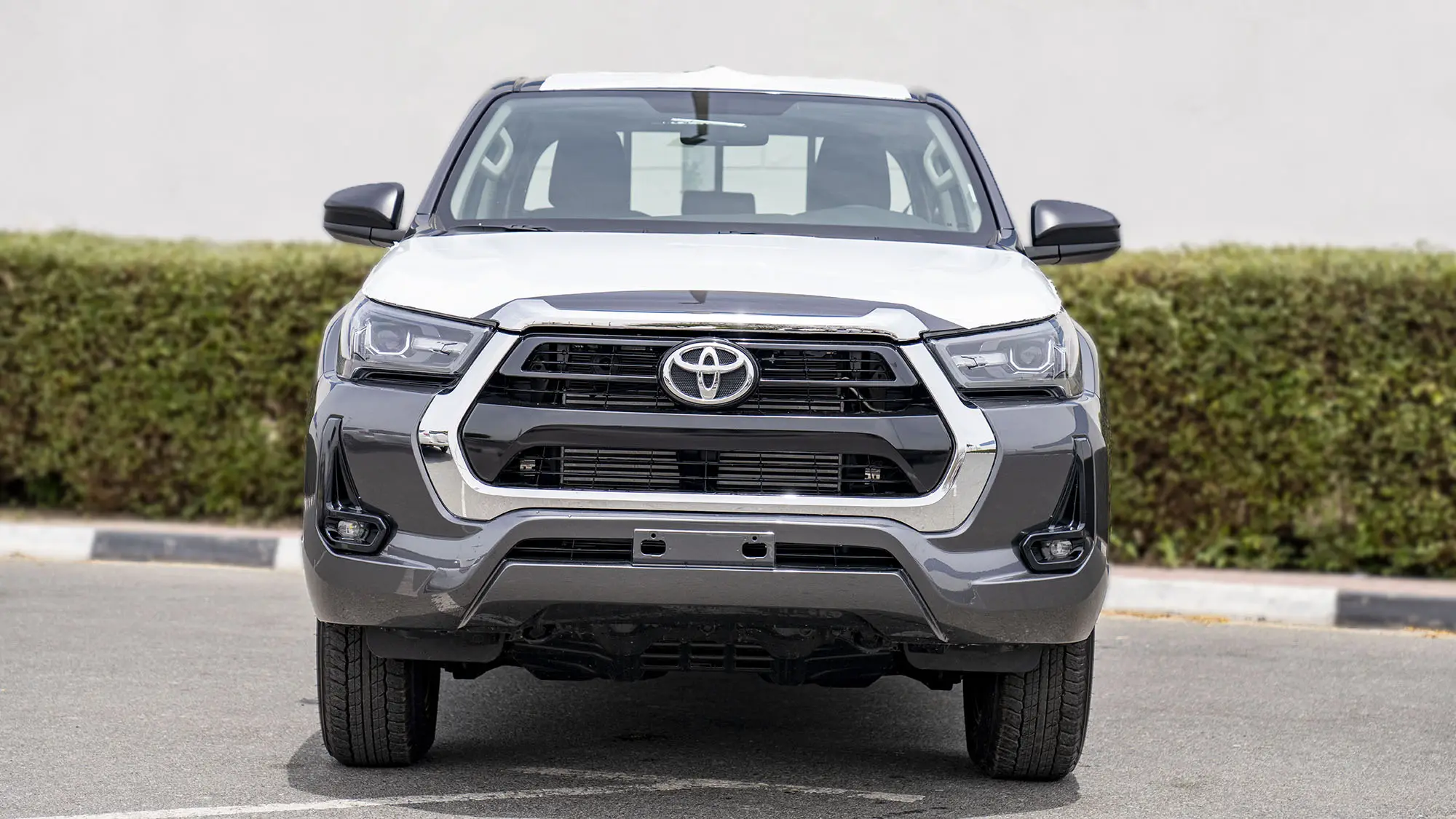 2024 2025  Deals for used Toyota-Hilux truck attractive selling Single Cab and Double Pickup 4x4 Toyota-Hilux