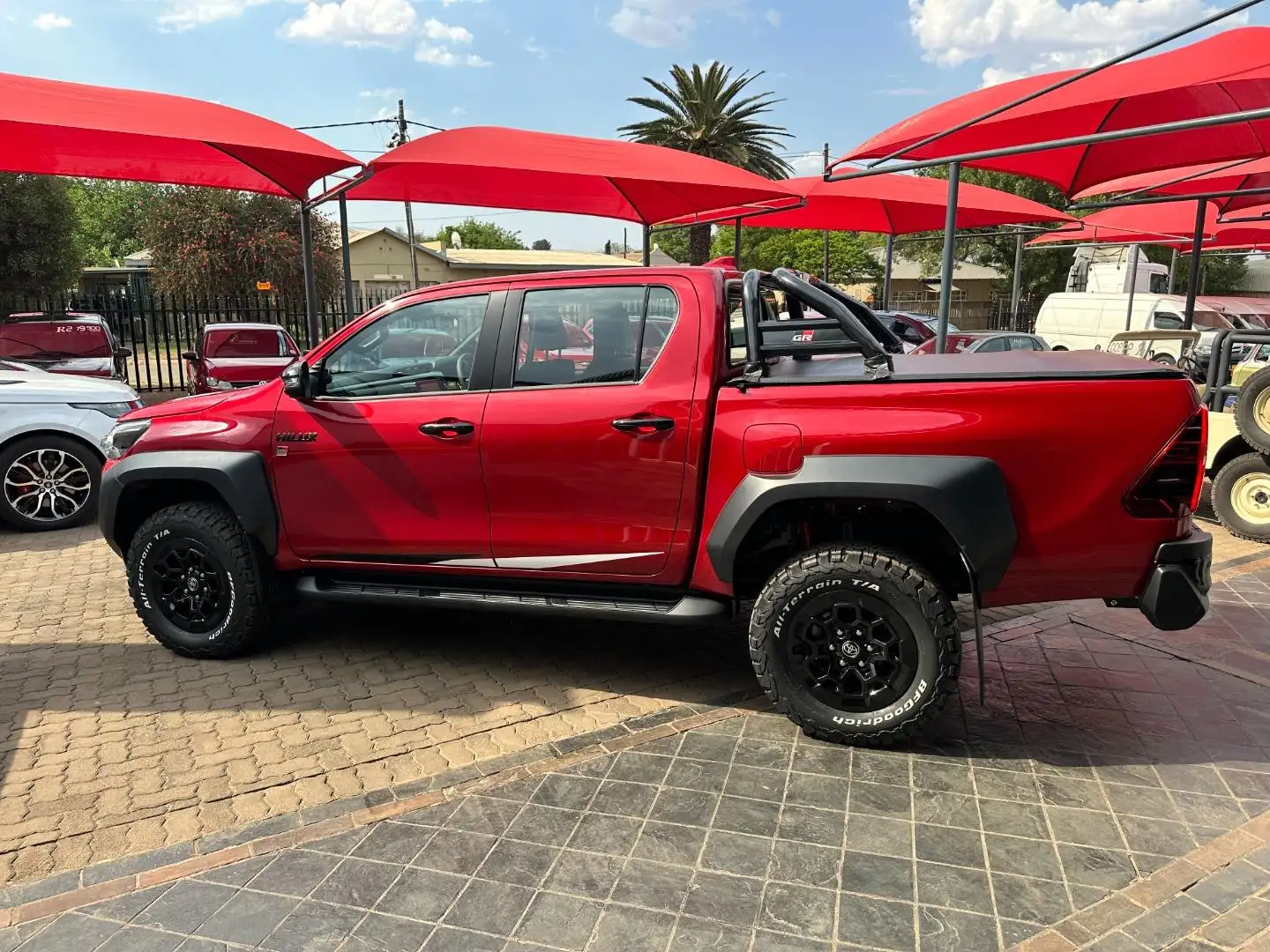 2024 2025  Deals for used Toyota-Hilux truck attractive selling Single Cab and Double Pickup 4x4 Toyota-Hilux
