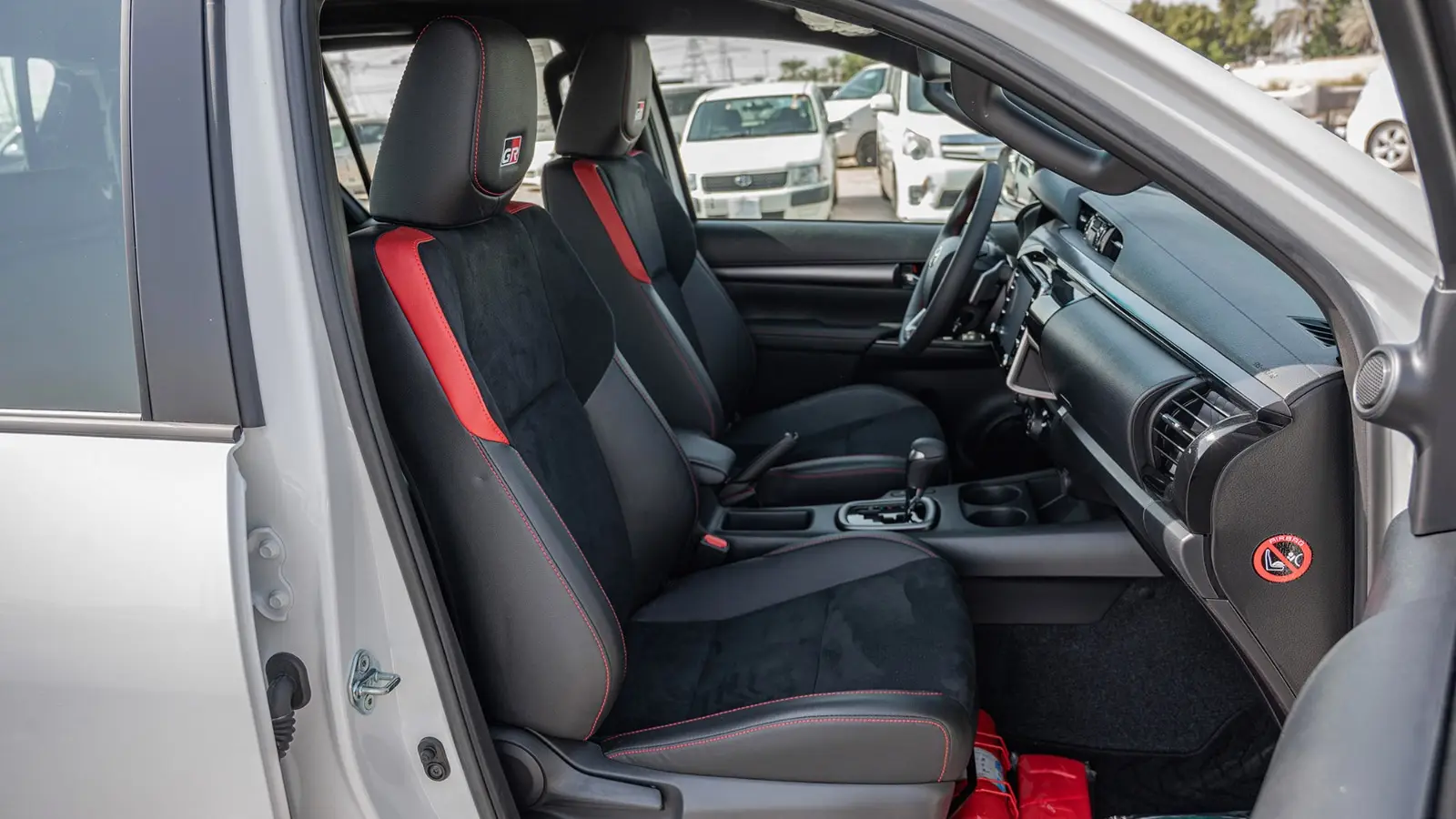 2024 2025  Deals for used Toyota-Hilux truck attractive selling Single Cab and Double Pickup 4x4 Toyota-Hilux