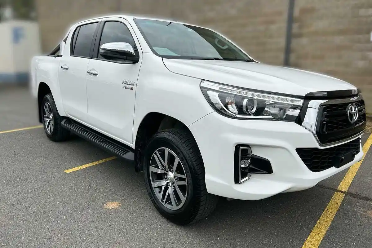 2024 2025  Deals for used Toyota-Hilux truck attractive selling Single Cab and Double Pickup 4x4 Toyota-Hilux