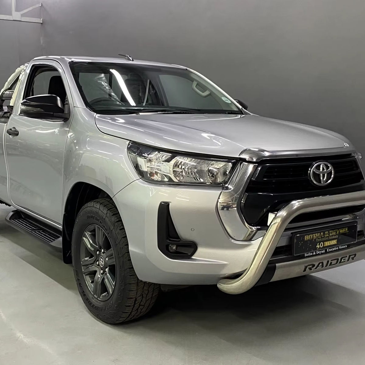New Arrivals for Used 2024 2025 Toyota-Hilux Single Cab Pick up truck 4WD with Leather Seats RHD LHD With low mileage