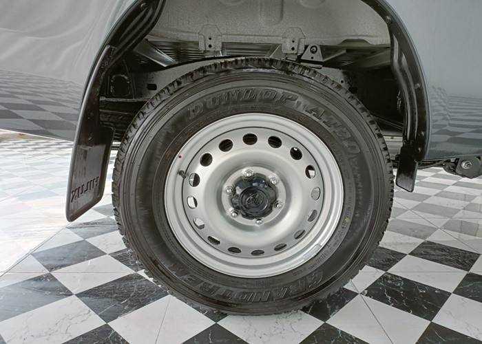 New Arrivals for Used 2024 2025 Toyota-Hilux Single Cab Pick up truck 4WD with Leather Seats RHD LHD With low mileage