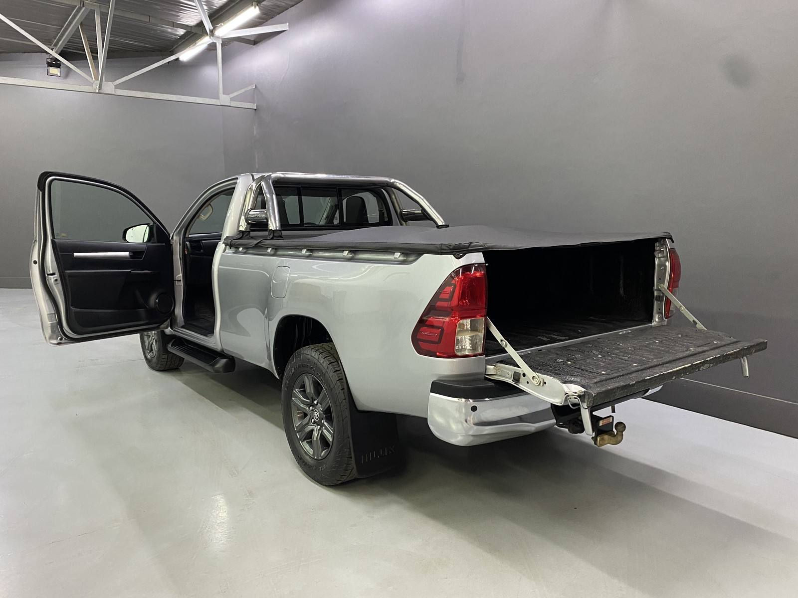 New Arrivals for Used 2024 2025 Toyota-Hilux Single Cab Pick up truck 4WD with Leather Seats RHD LHD With low mileage